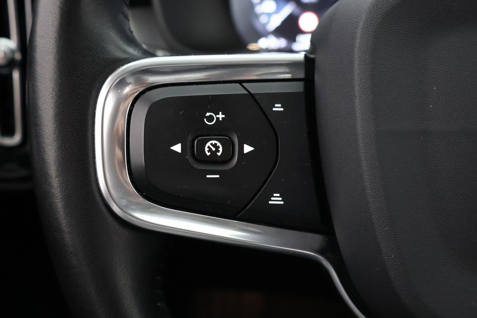 VOLVO XC40 2020