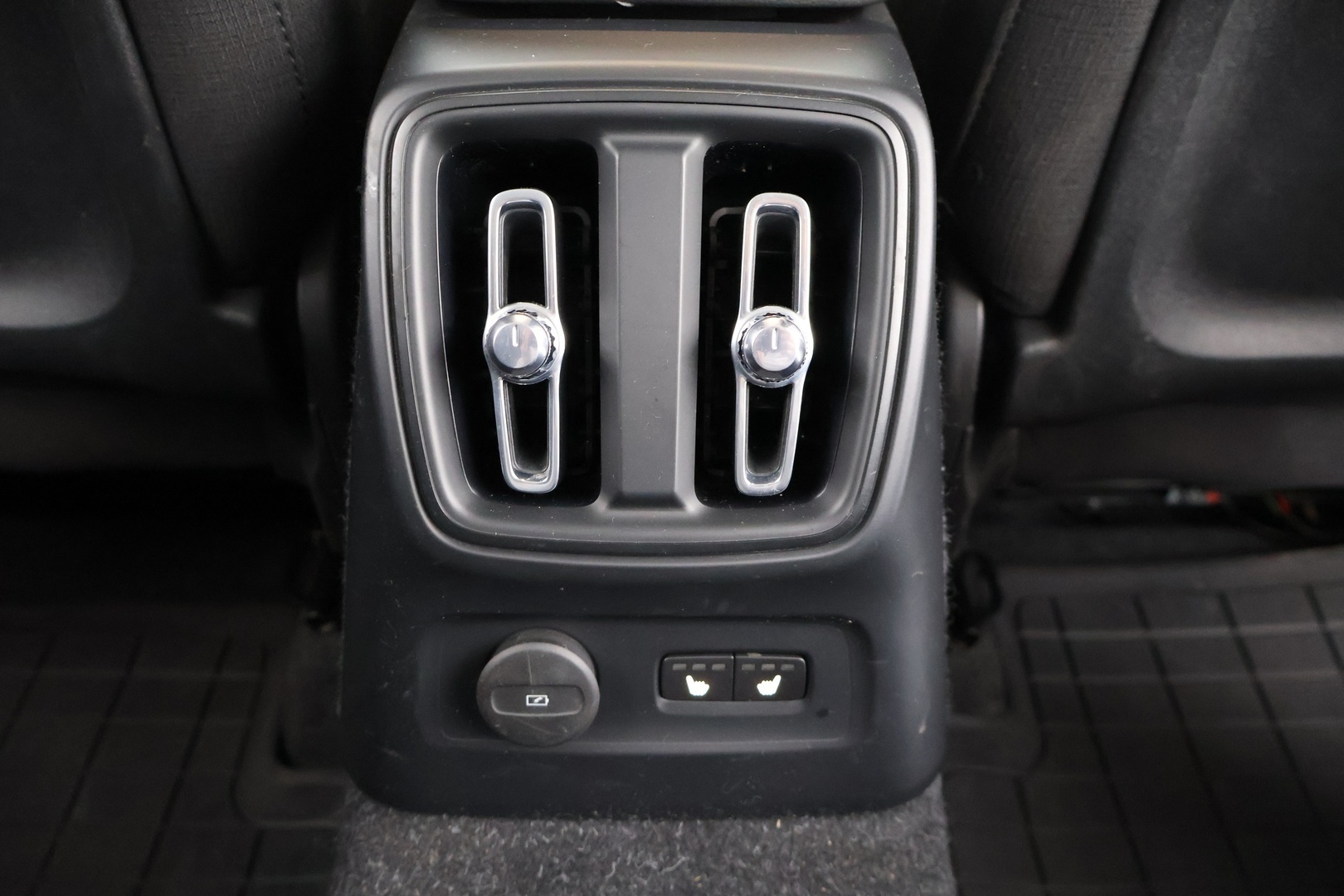 VOLVO XC40 2020