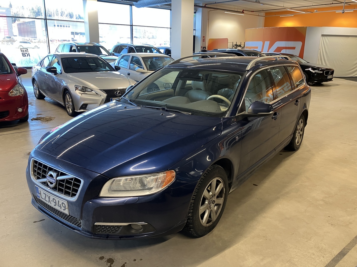 VOLVO V70 2012