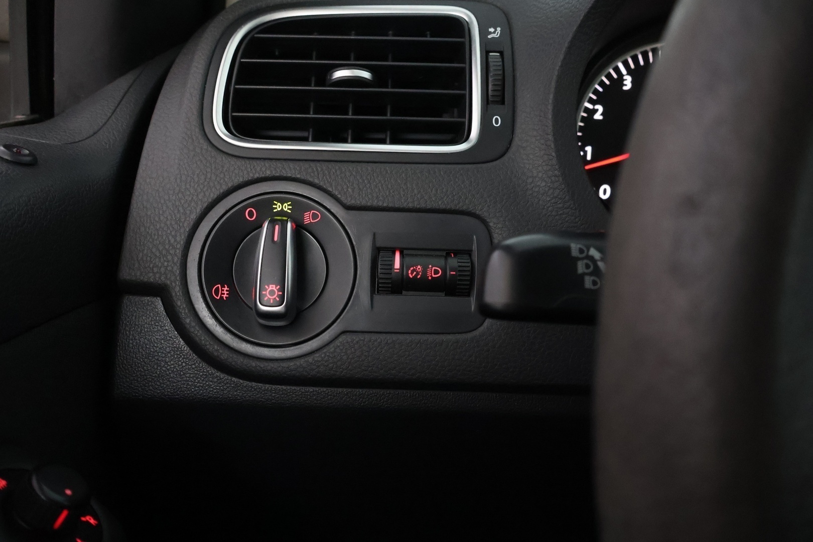 VOLKSWAGEN Polo 2010
