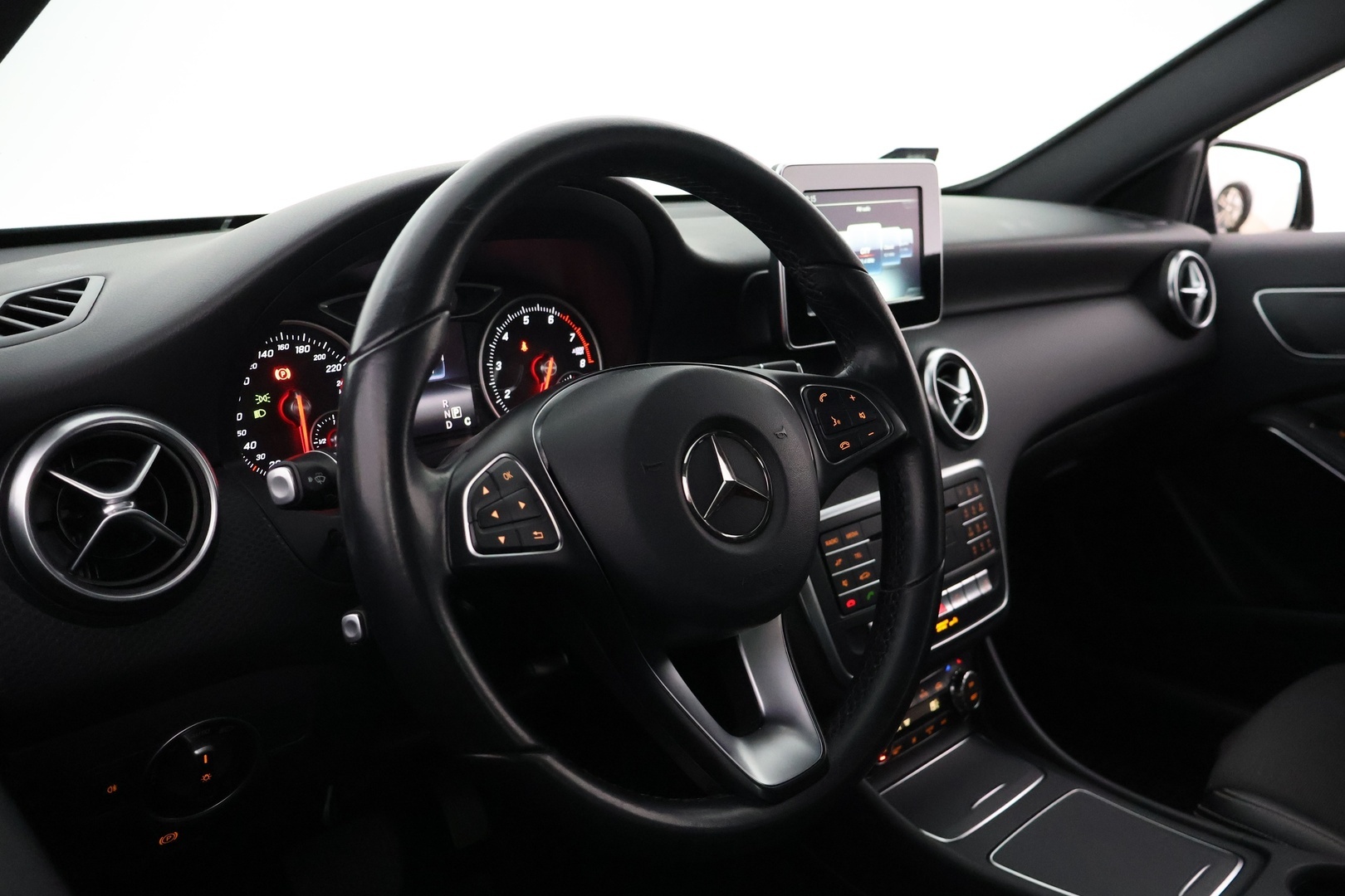 MERCEDES-BENZ A 2016