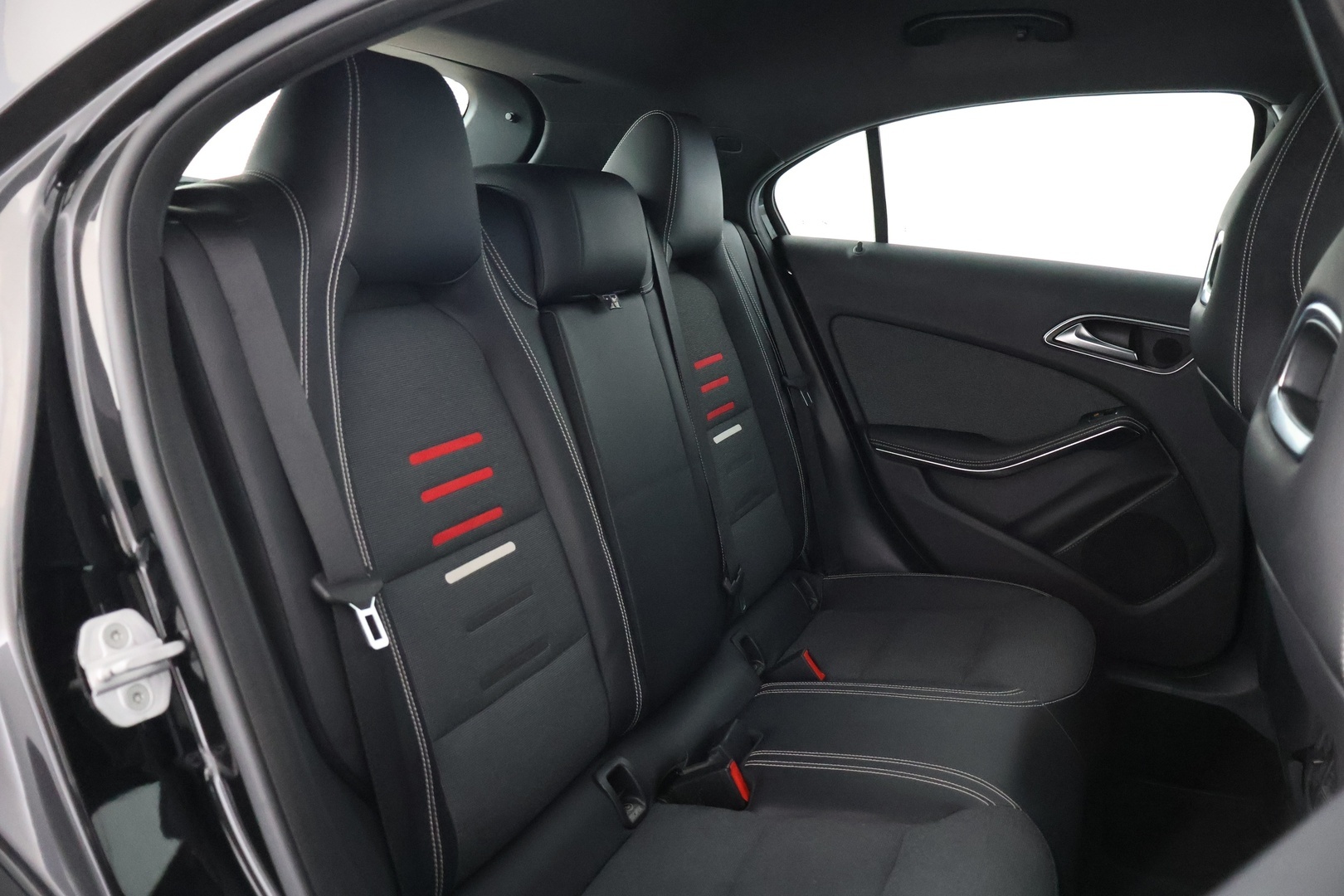 MERCEDES-BENZ A 2016