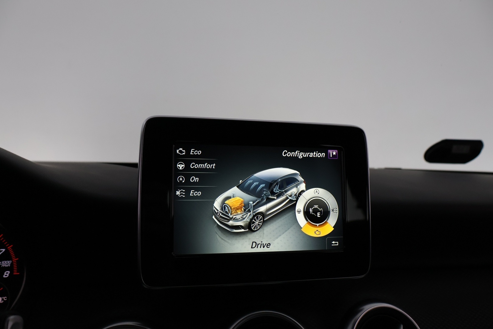 MERCEDES-BENZ A 2016