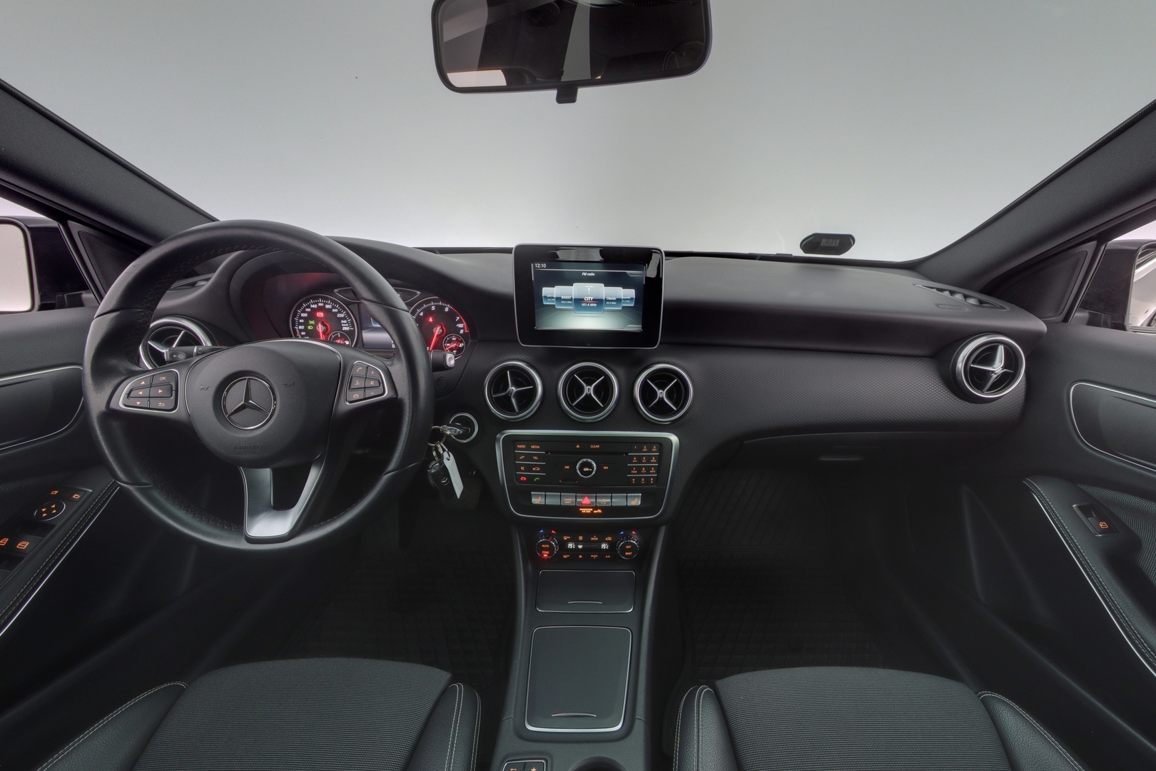 MERCEDES-BENZ A 2016