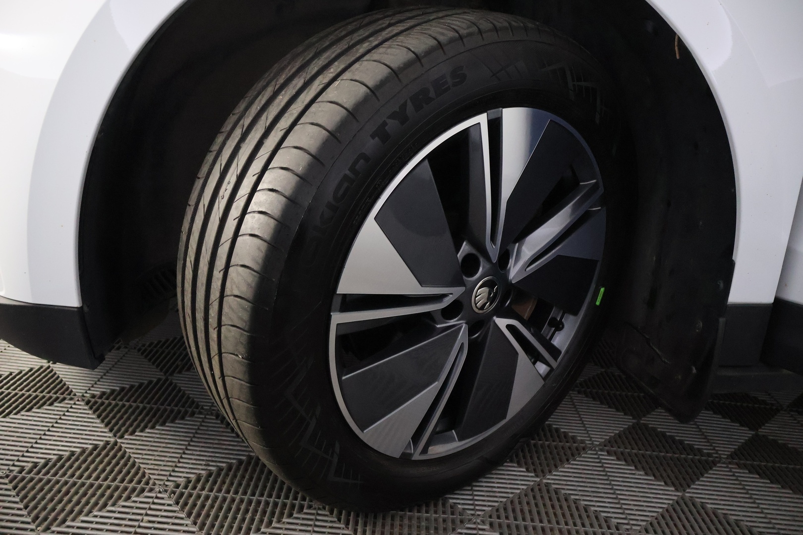 SKODA Enyaq 2023