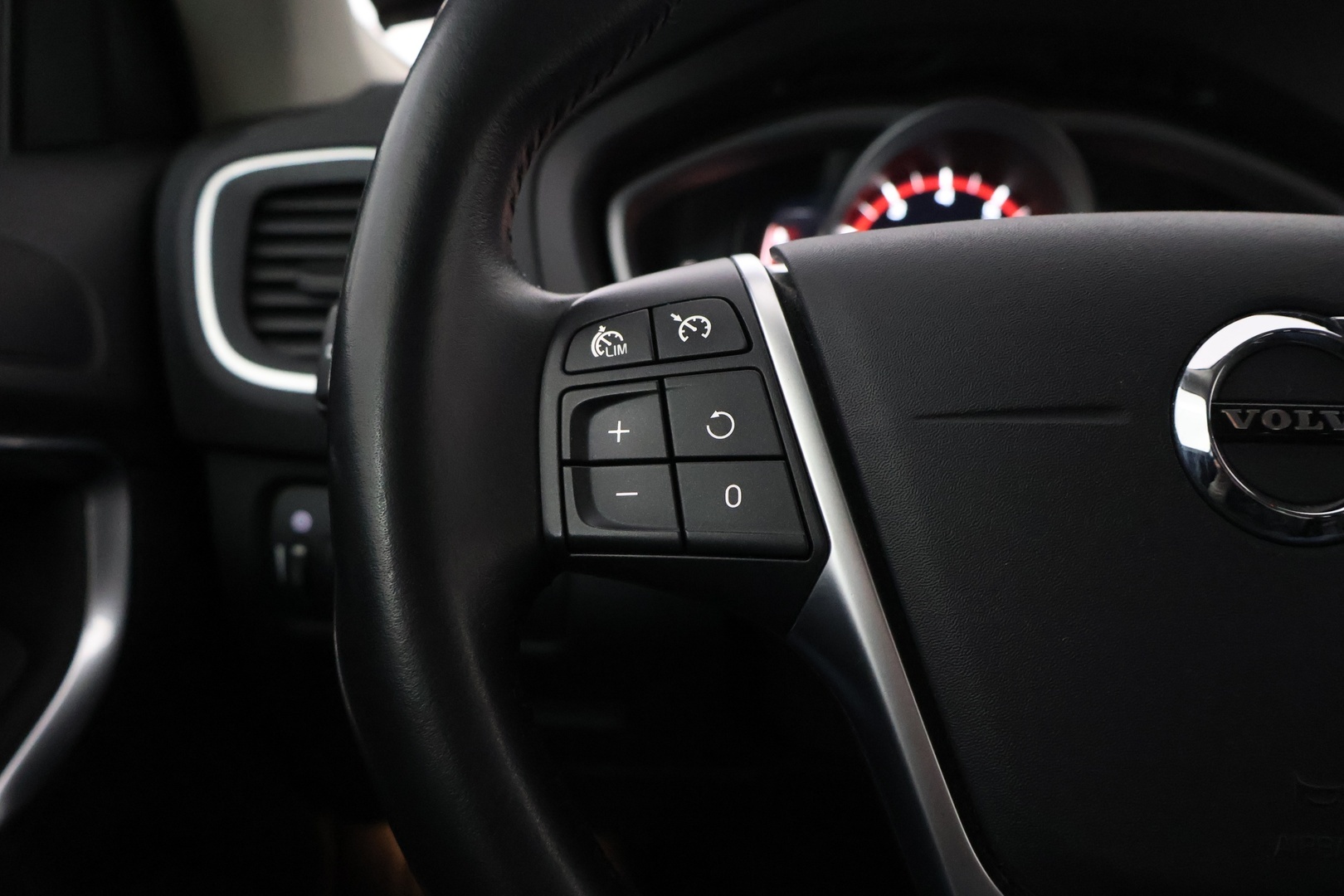 VOLVO V40 Cross Country 2017