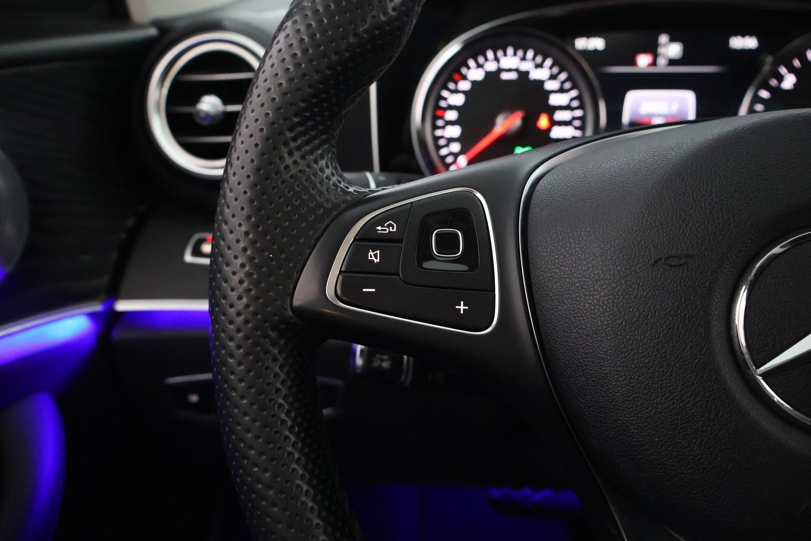 MERCEDES-BENZ E 2017