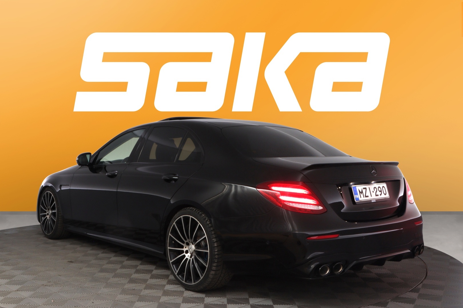 MERCEDES-BENZ E 2017