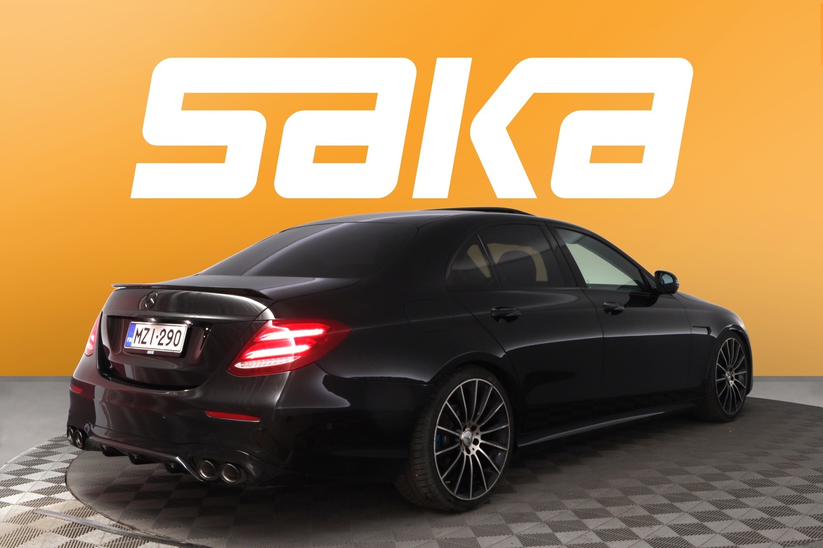 MERCEDES-BENZ E 2017