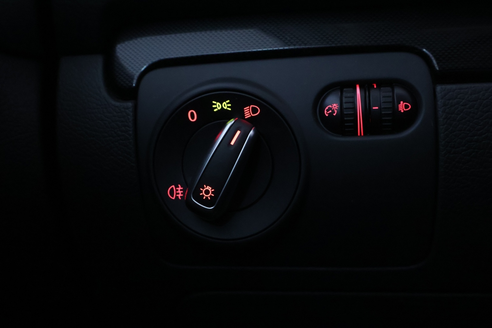 VOLKSWAGEN Golf 2012