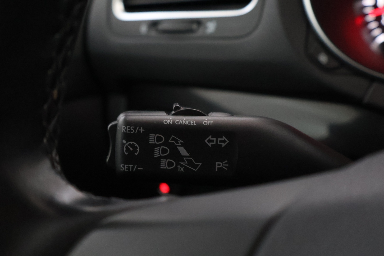 VOLKSWAGEN Golf 2012