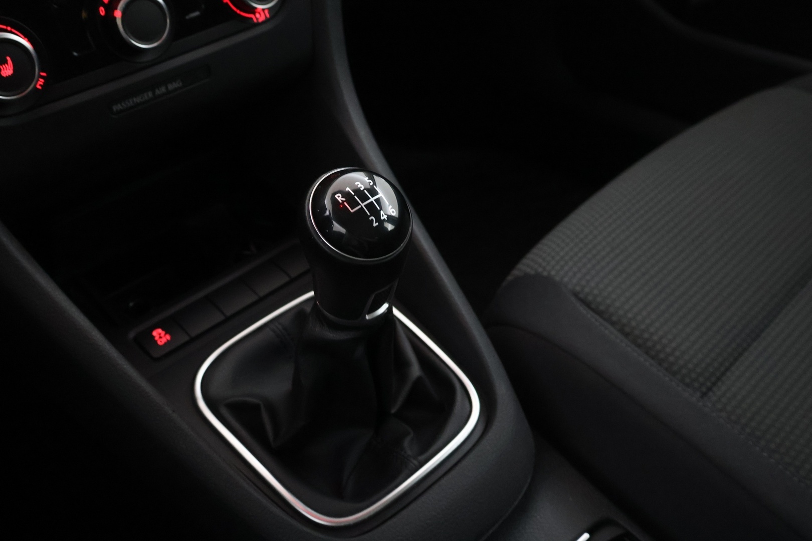 VOLKSWAGEN Golf 2012