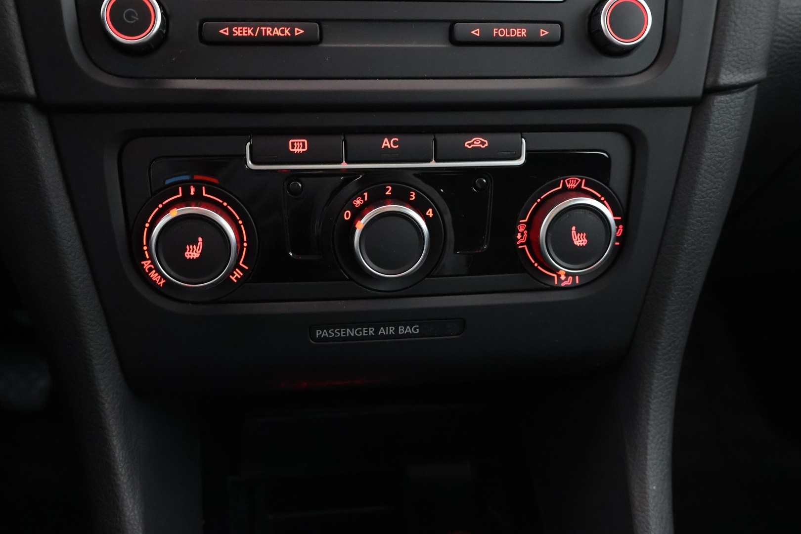 VOLKSWAGEN Golf 2012