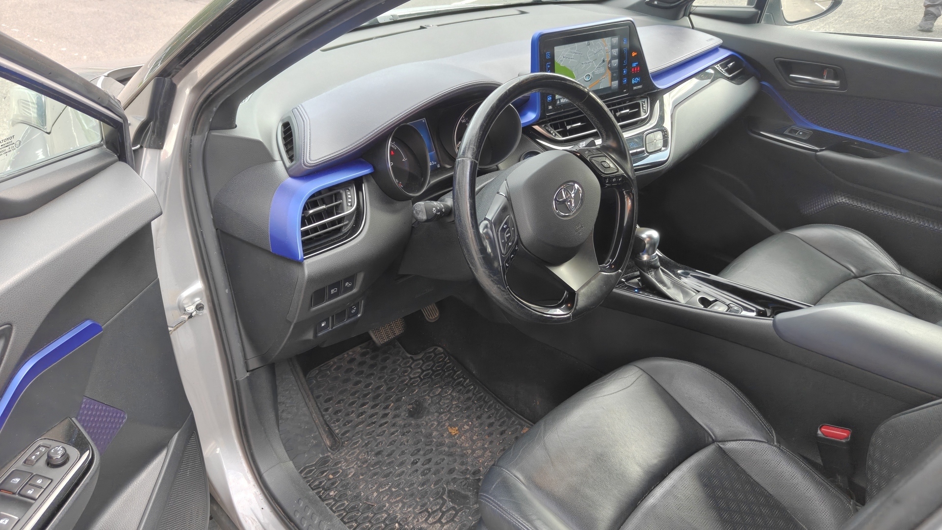 TOYOTA C-HR 2017