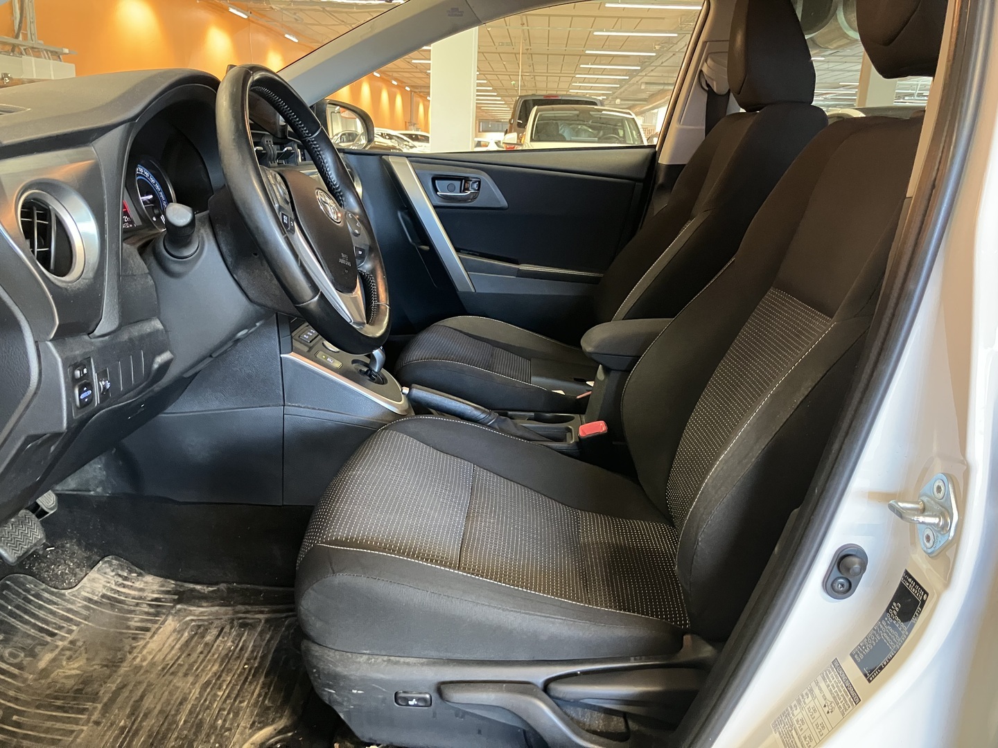 TOYOTA Auris 2014