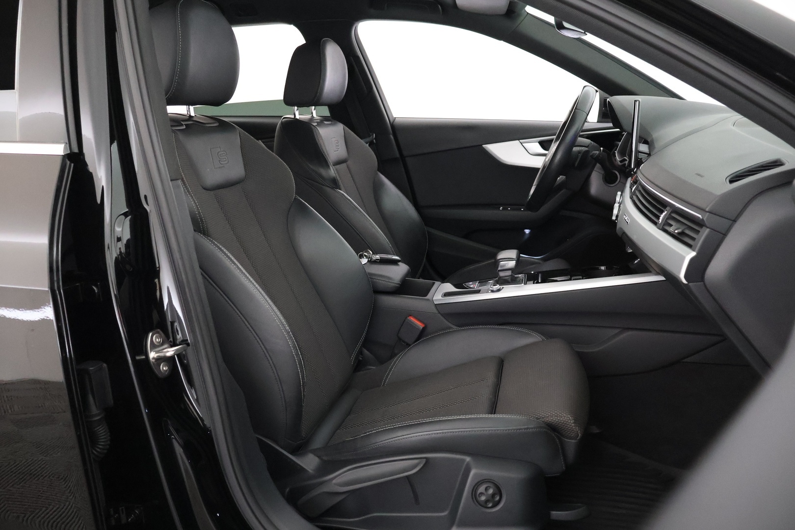 AUDI A4 2021