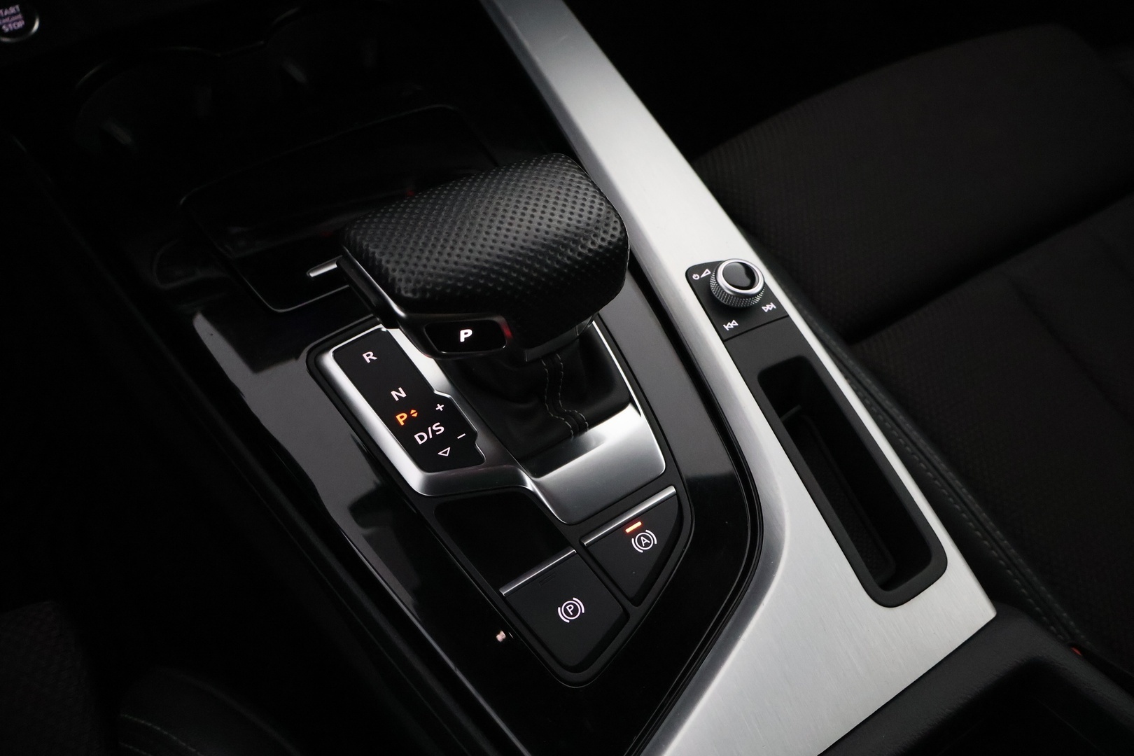 AUDI A4 2021