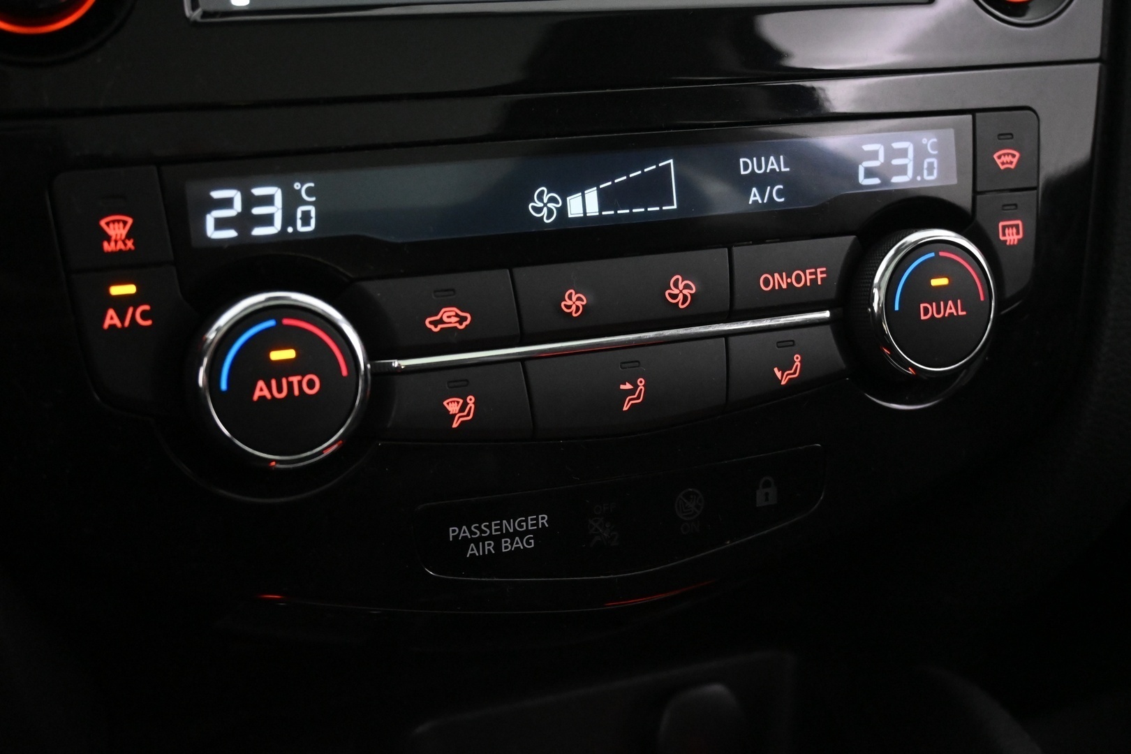 NISSAN Qashqai 2015