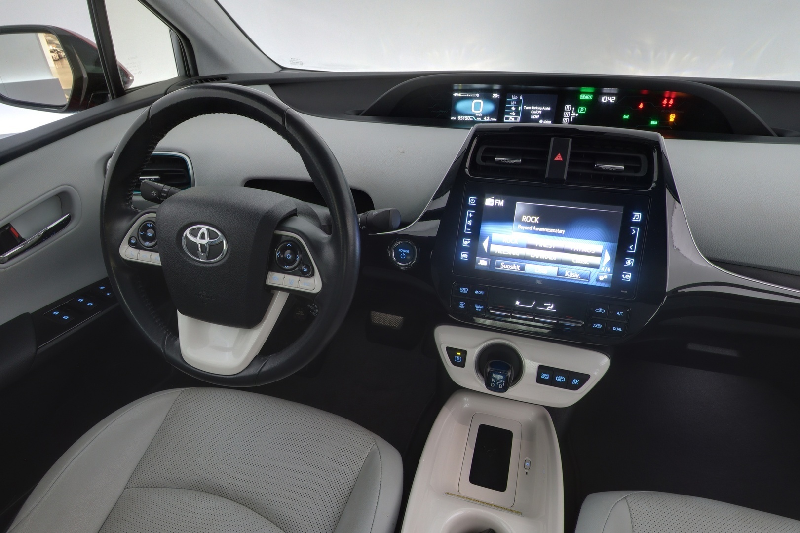 TOYOTA PRIUS 2017