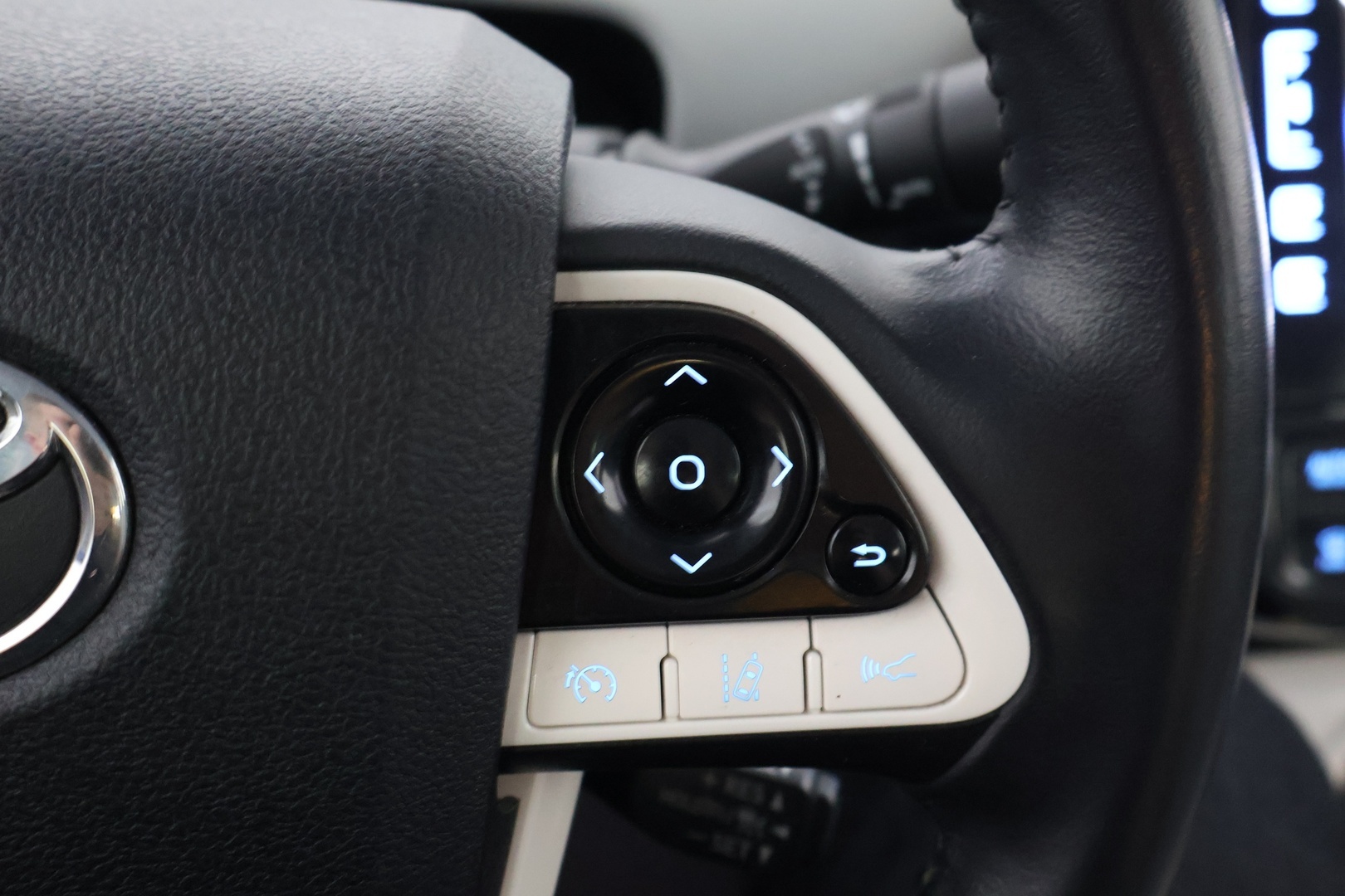 TOYOTA PRIUS 2017