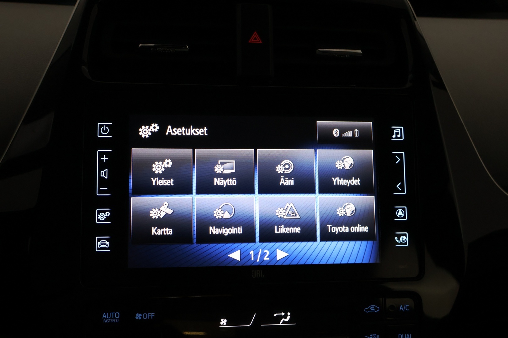 TOYOTA PRIUS 2017