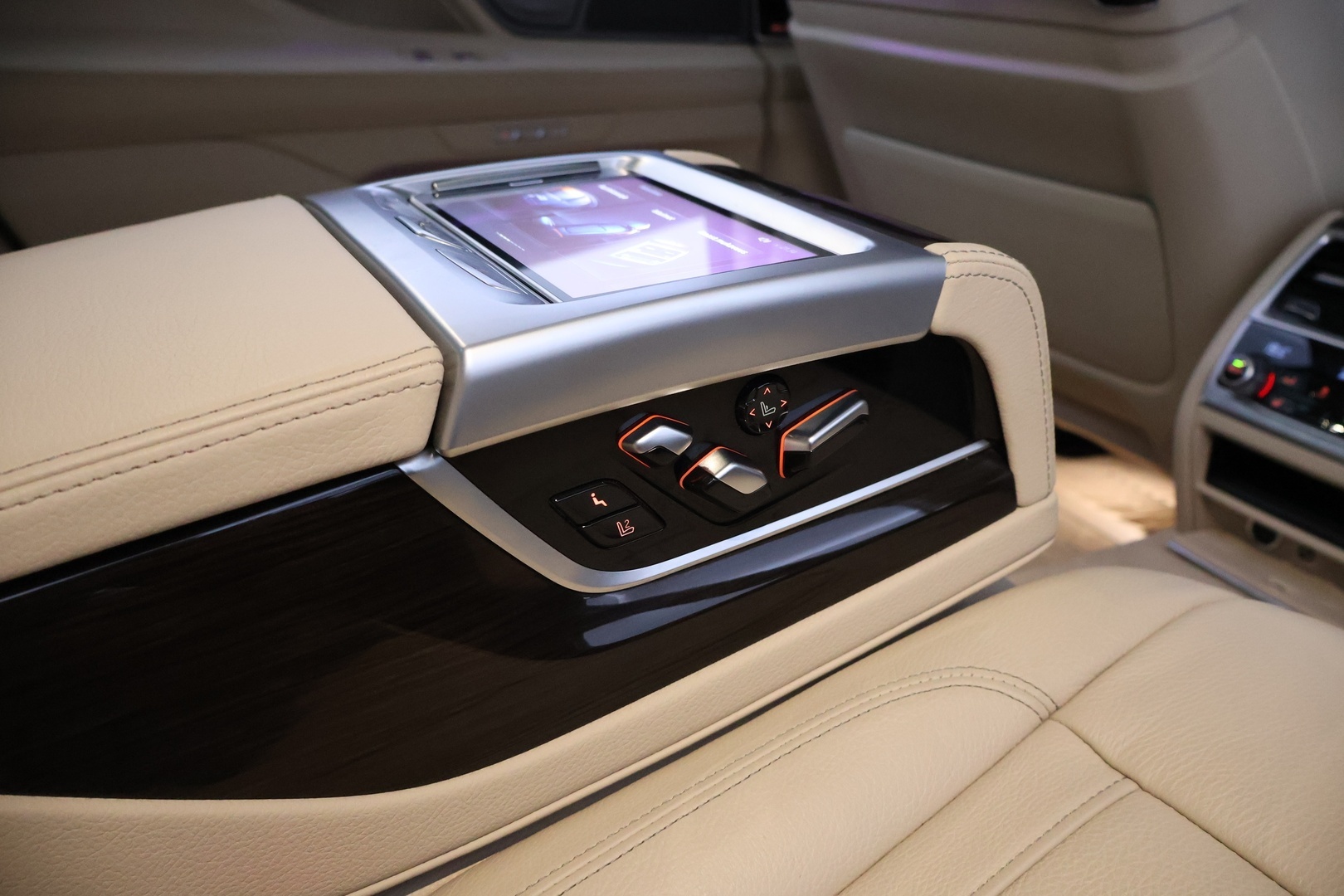 BMW 740 2018