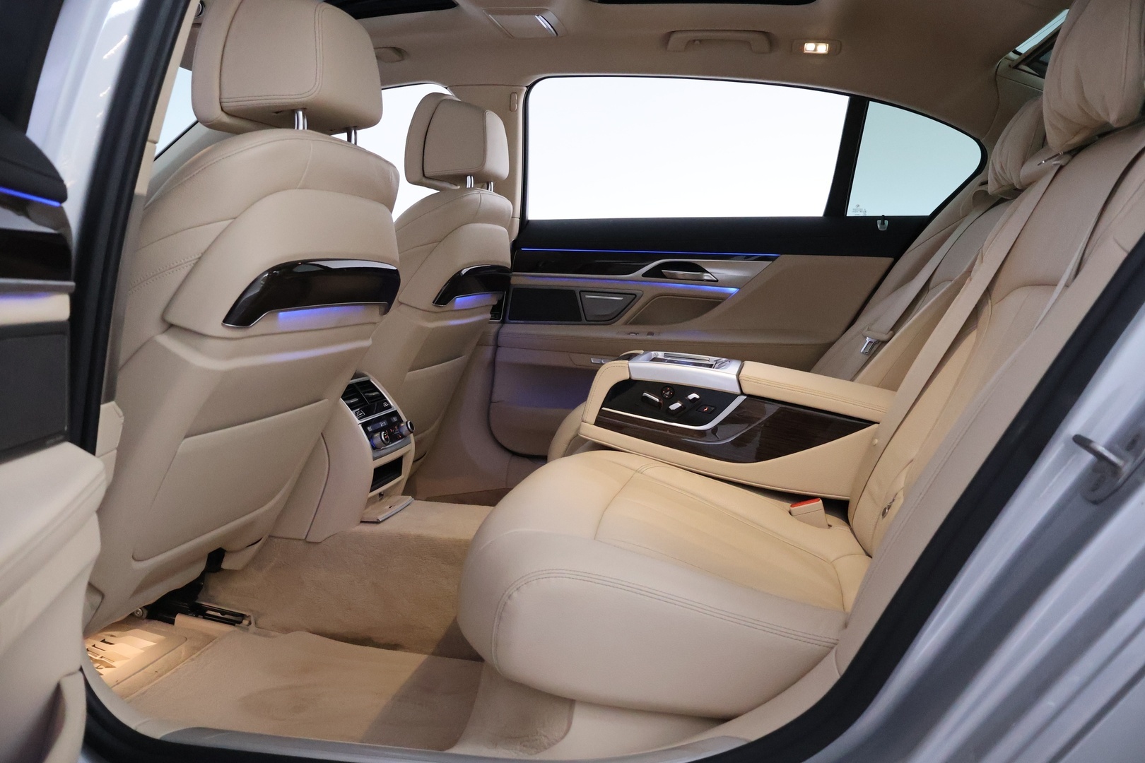 BMW 740 2018
