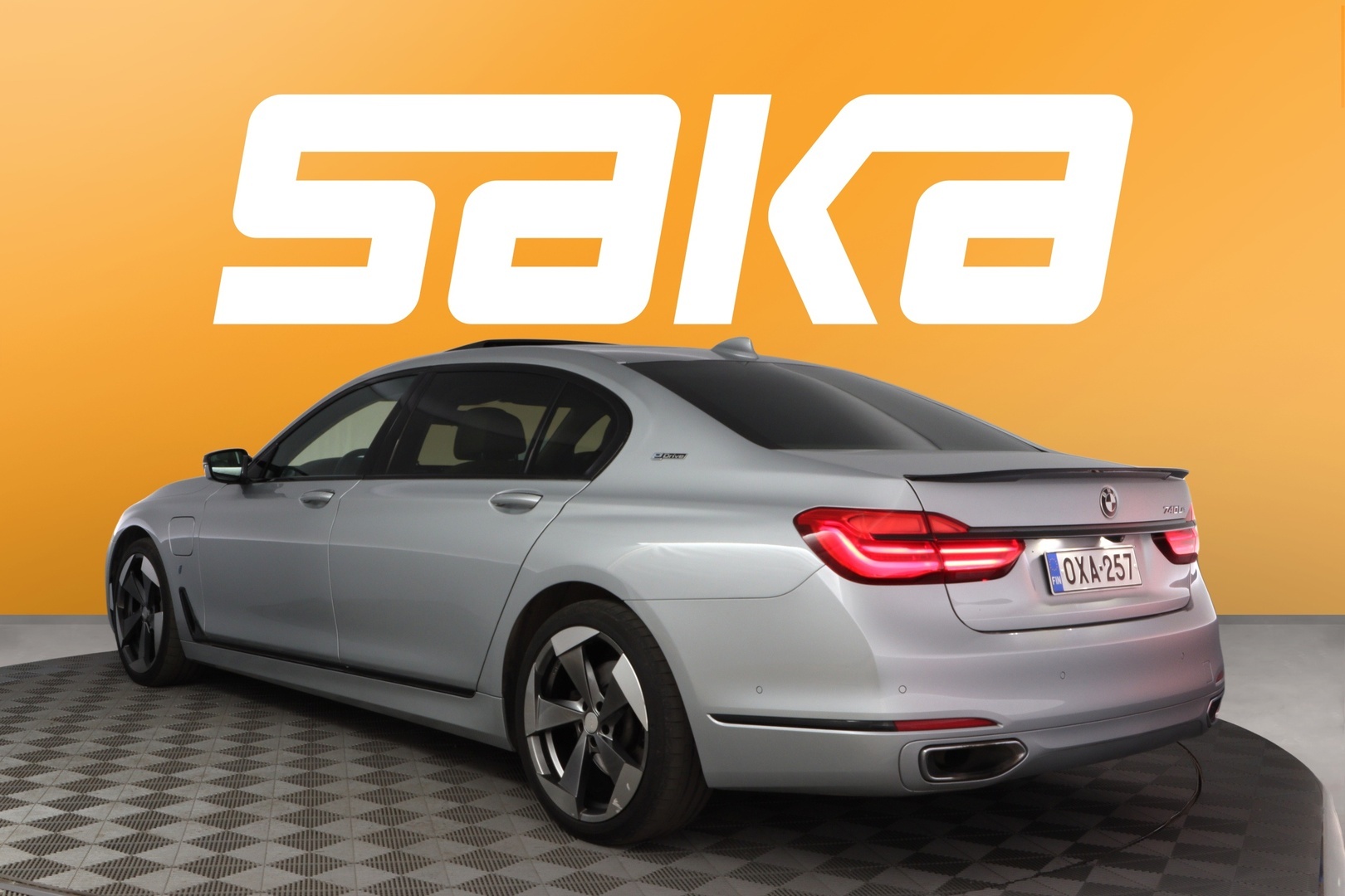 BMW 740 2018