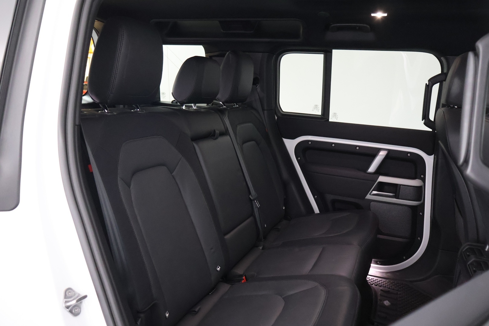 LAND ROVER Defender 2023