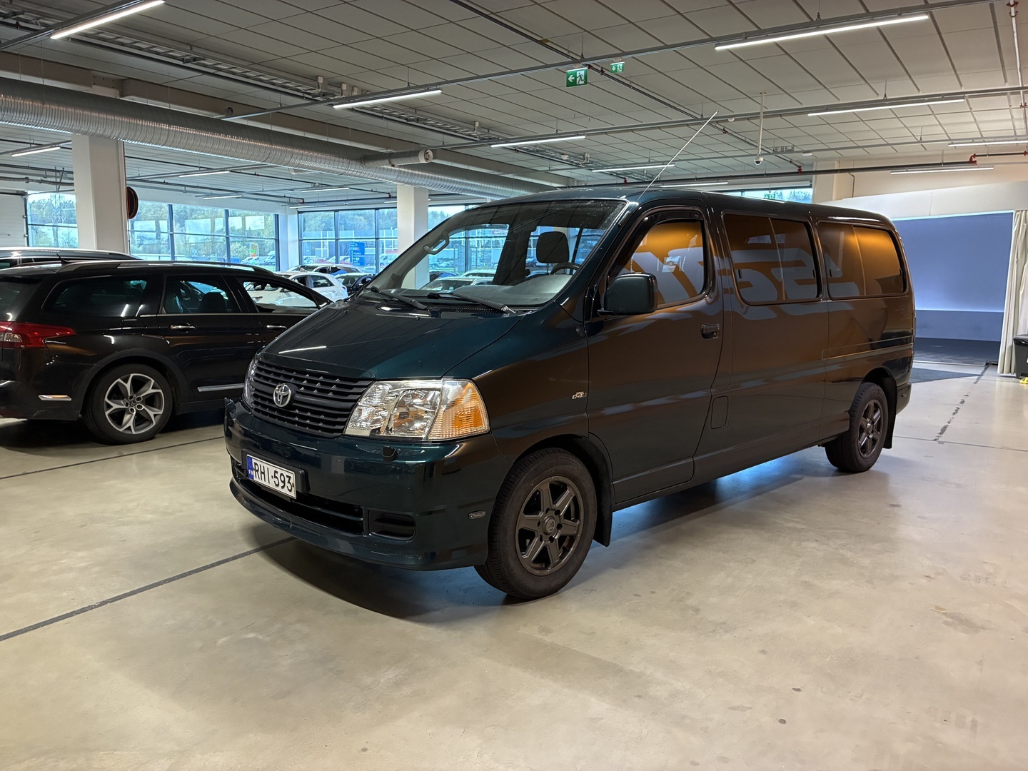 TOYOTA Hiace 2009