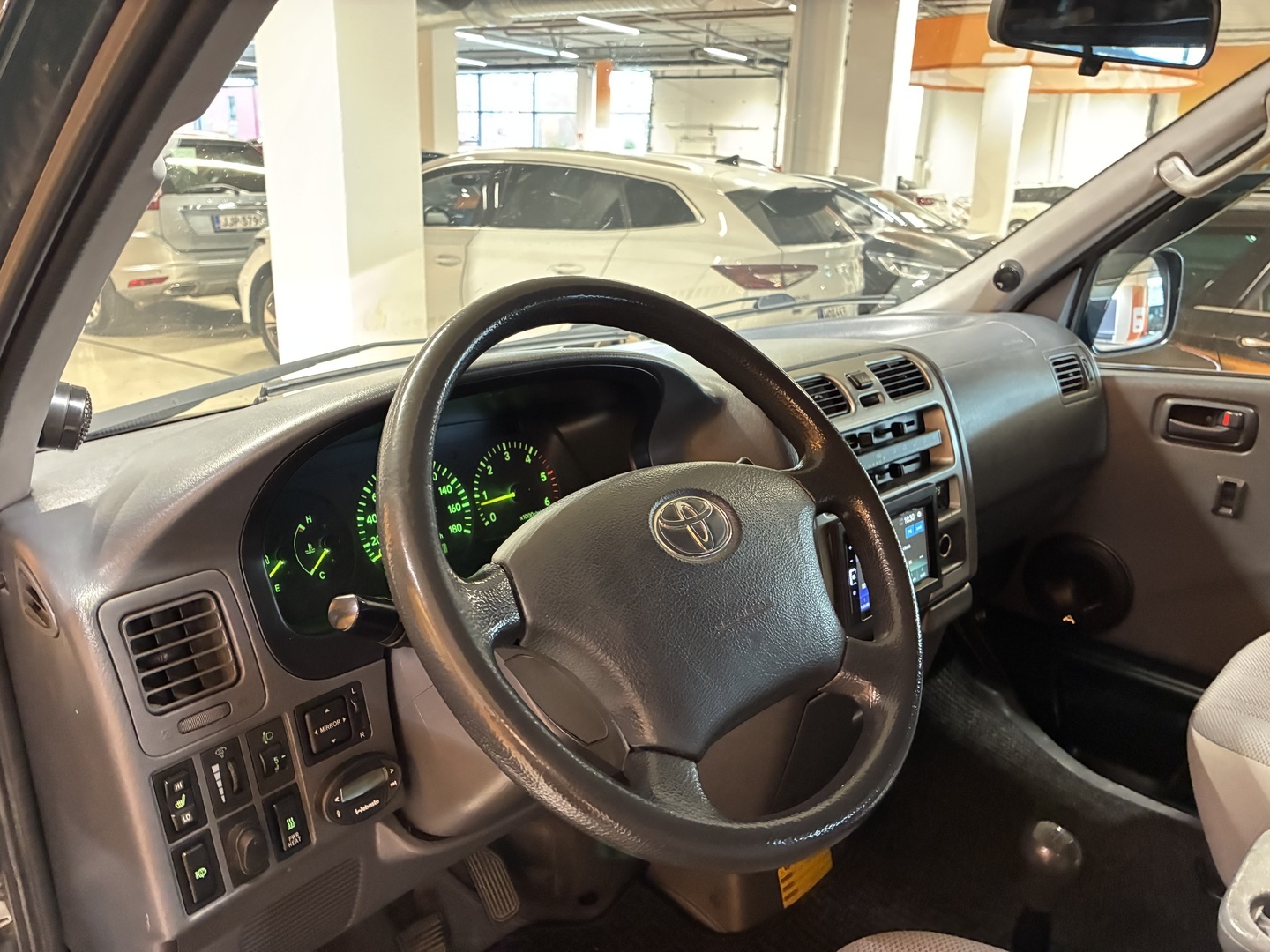 TOYOTA Hiace 2009