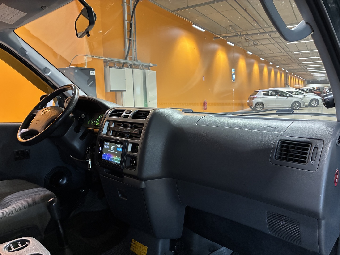 TOYOTA Hiace 2009