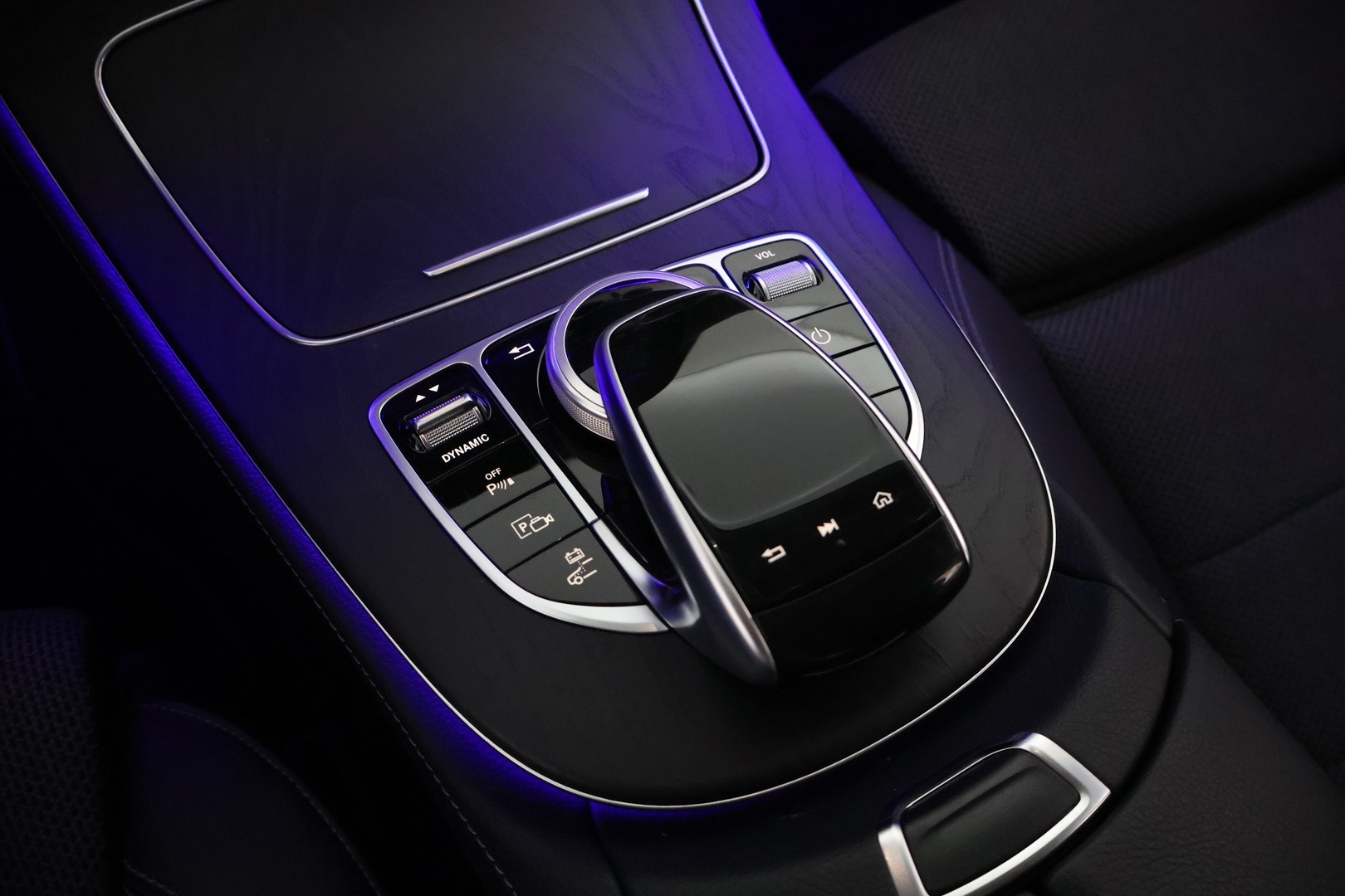MERCEDES-BENZ E 2020