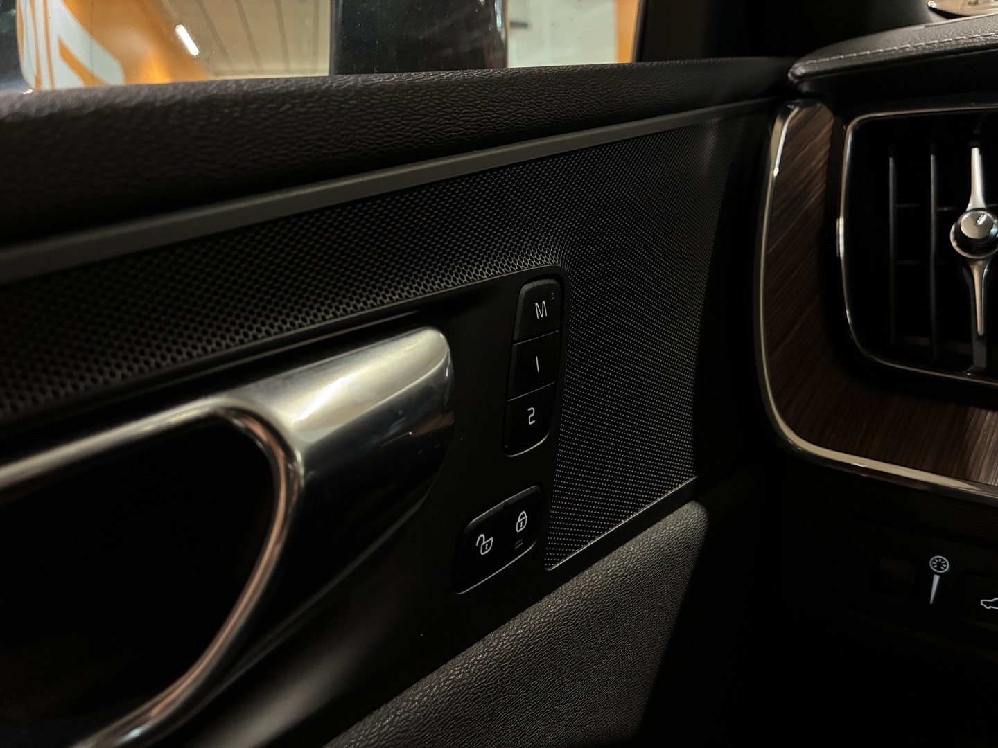 VOLVO XC60 2020