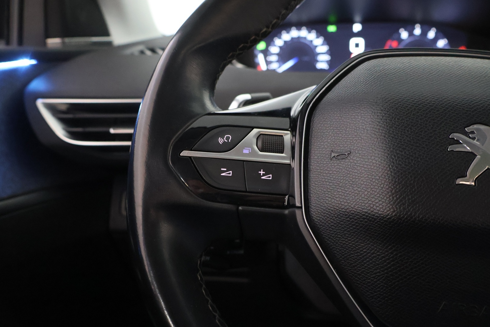 PEUGEOT 5008 2019