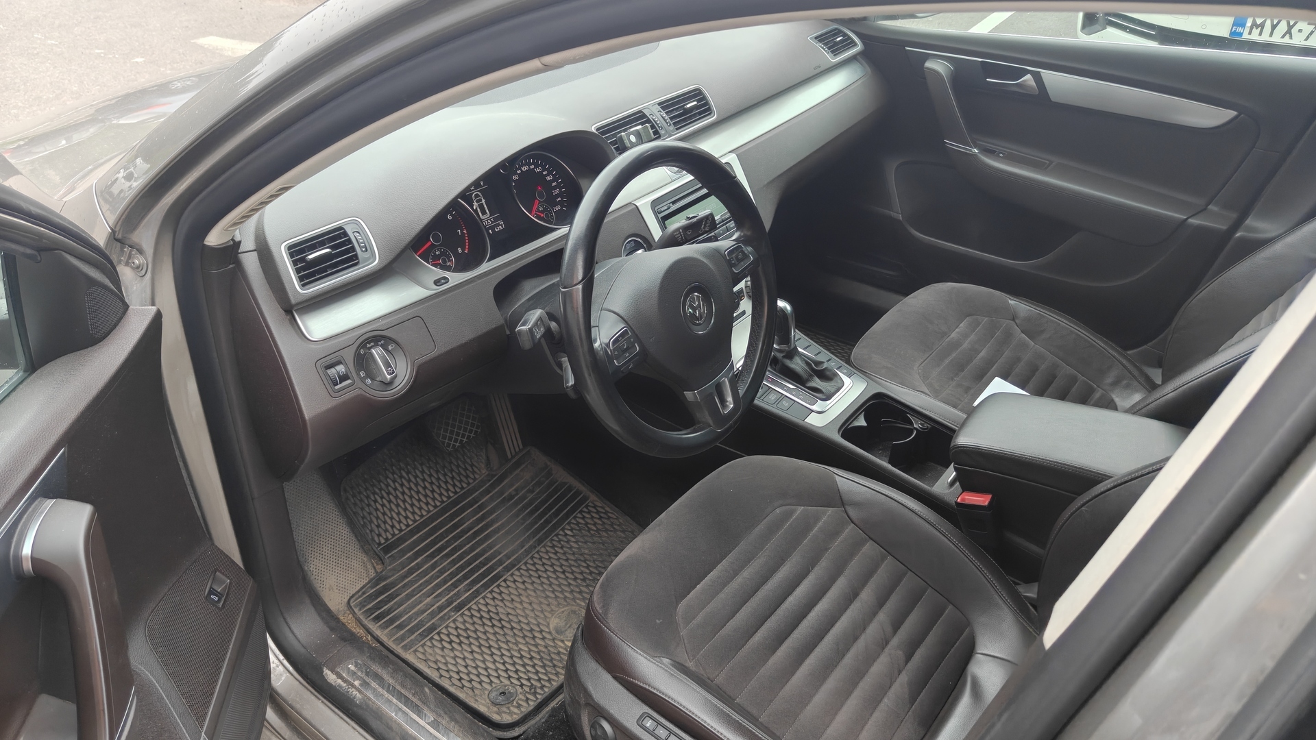 VOLKSWAGEN Passat 2012