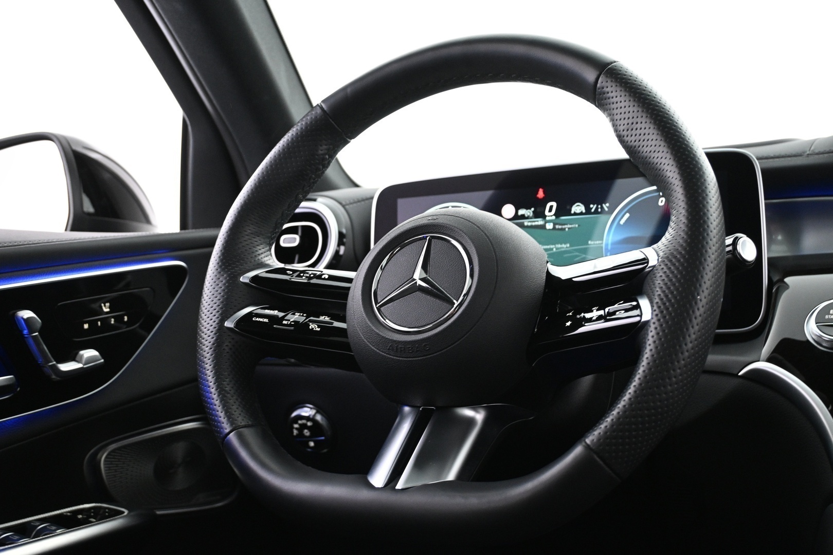 MERCEDES-BENZ GLC 2024