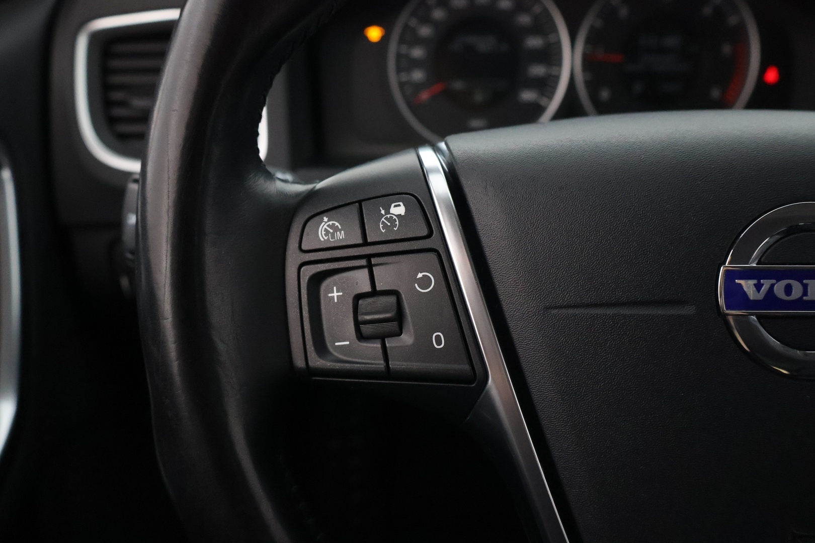 VOLVO V60 2013