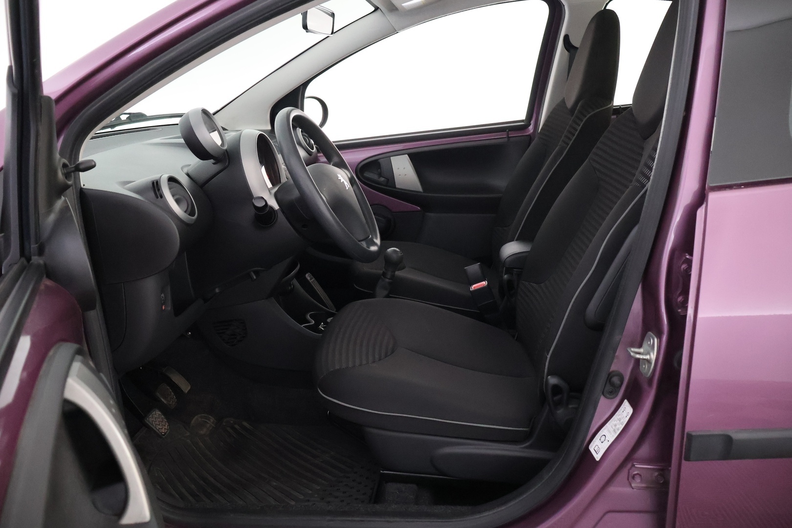 PEUGEOT 107 2013