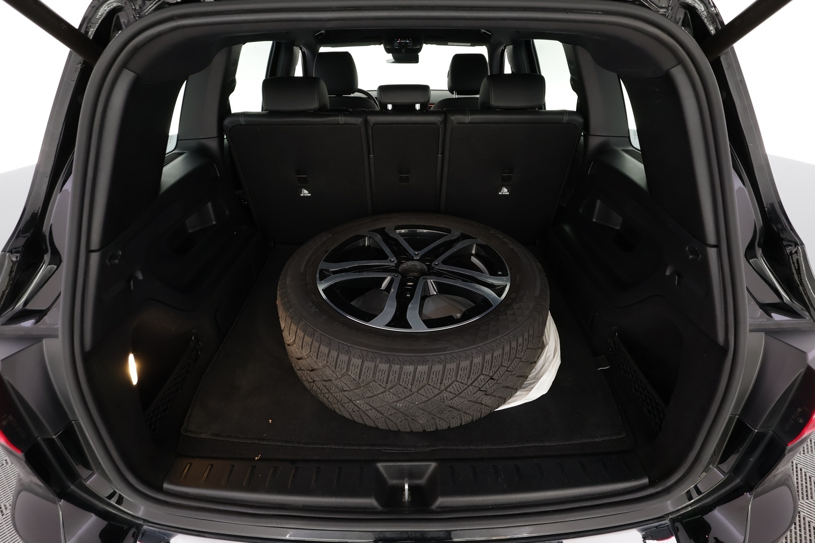 MERCEDES-BENZ EQB 2023