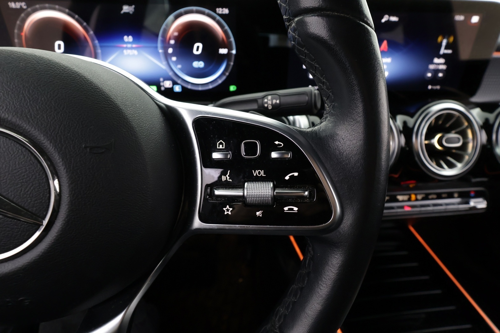 MERCEDES-BENZ EQB 2023