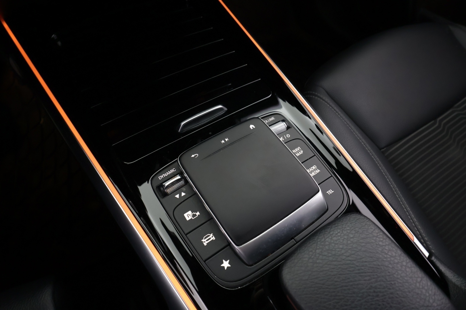 MERCEDES-BENZ EQB 2023