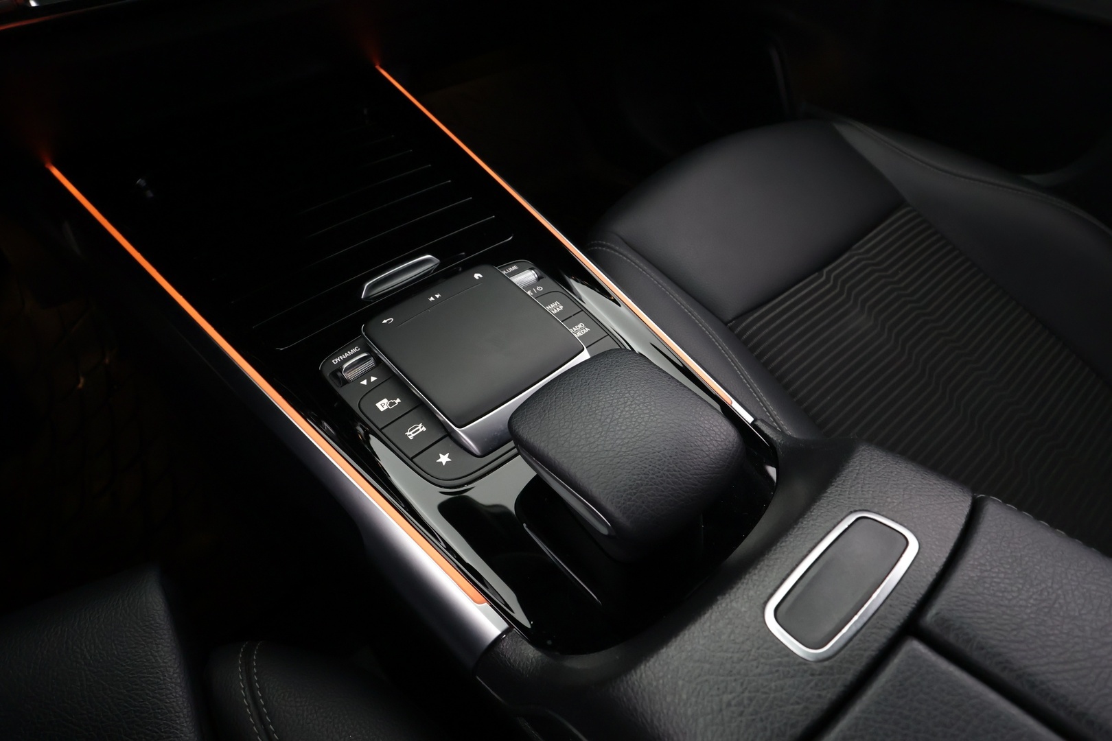 MERCEDES-BENZ EQB 2023