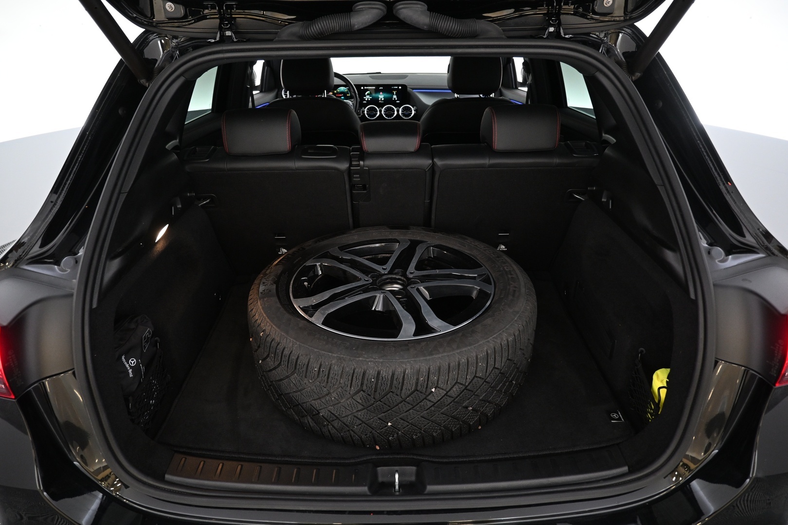 MERCEDES-BENZ EQA 2022