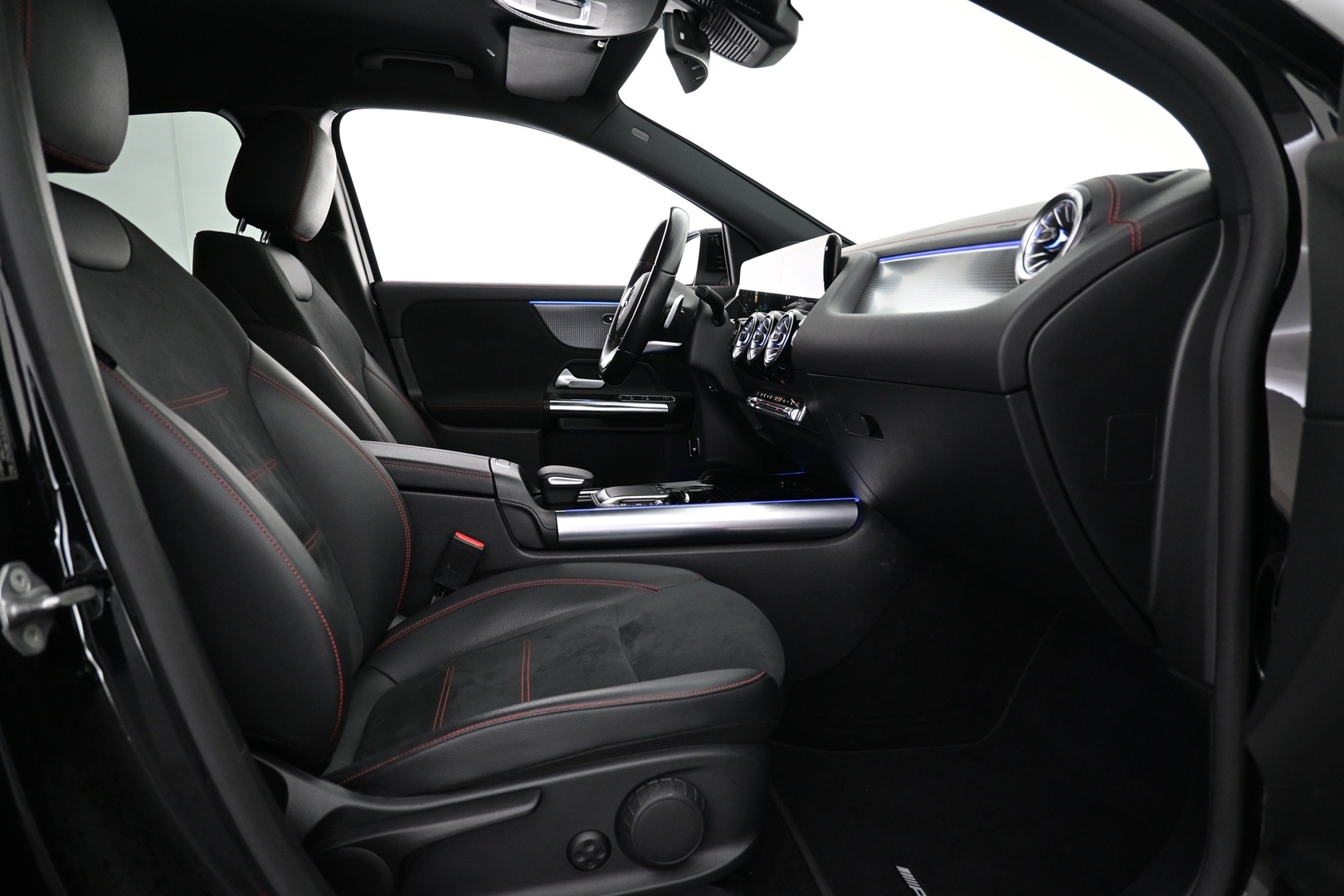 MERCEDES-BENZ EQA 2022