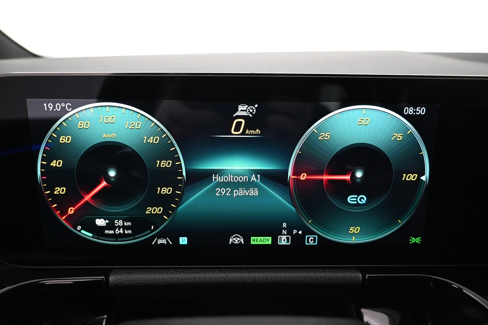 MERCEDES-BENZ EQA 2022