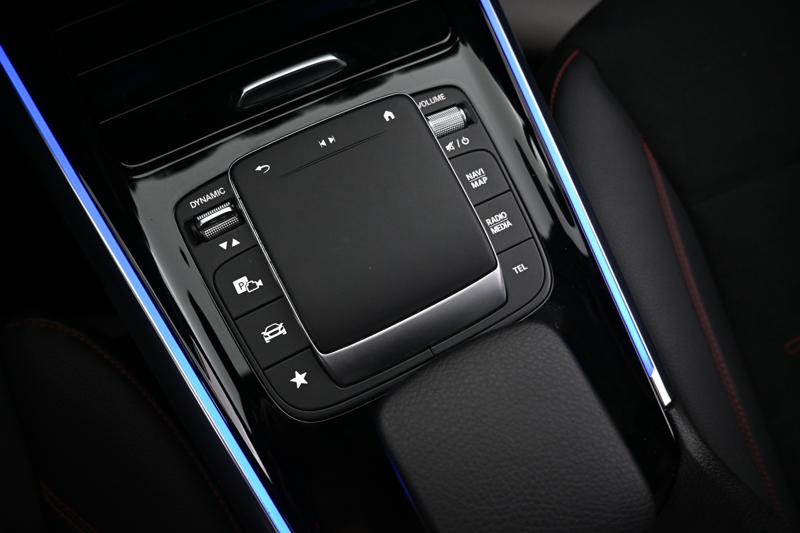 MERCEDES-BENZ EQA 2022