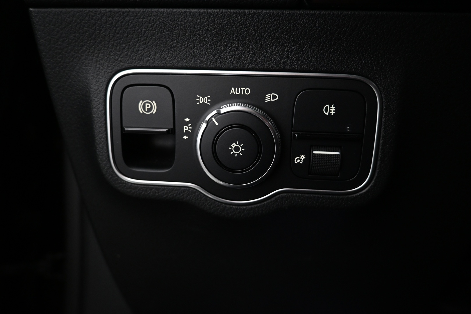 MERCEDES-BENZ EQA 2022