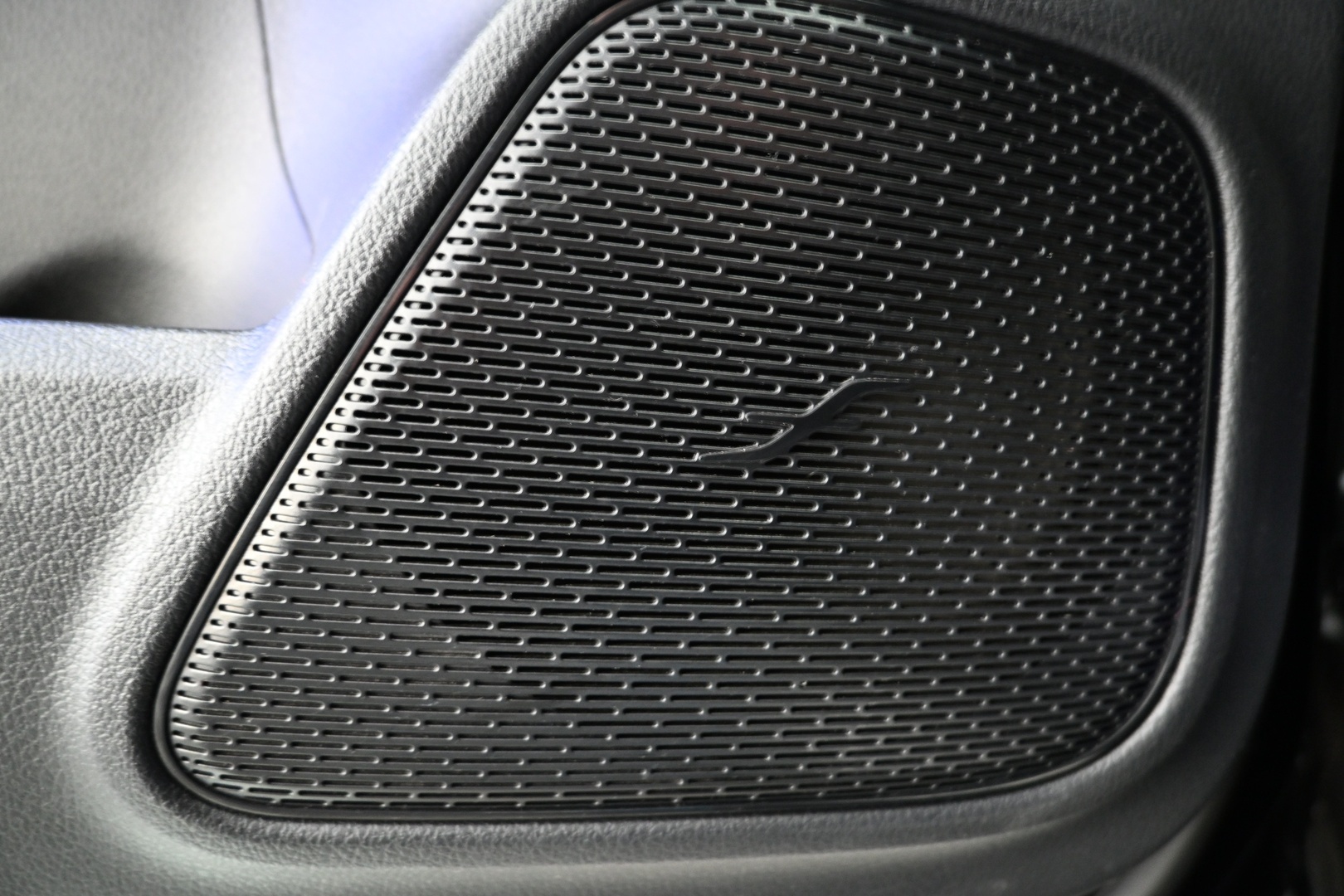 MERCEDES-BENZ EQA 2022