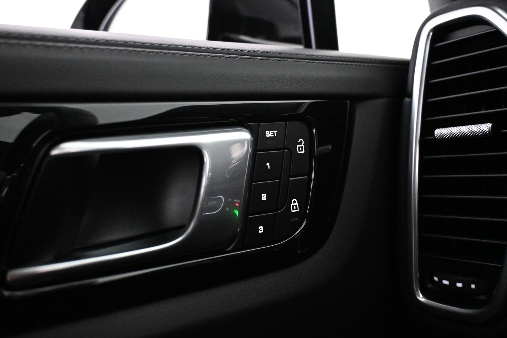 PORSCHE Cayenne 2023